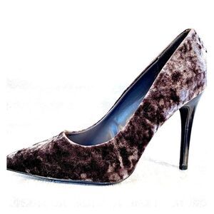 NEW LOOK BLACKISH GRAY CRUSHED VELVET 8W 4.5” HEEL